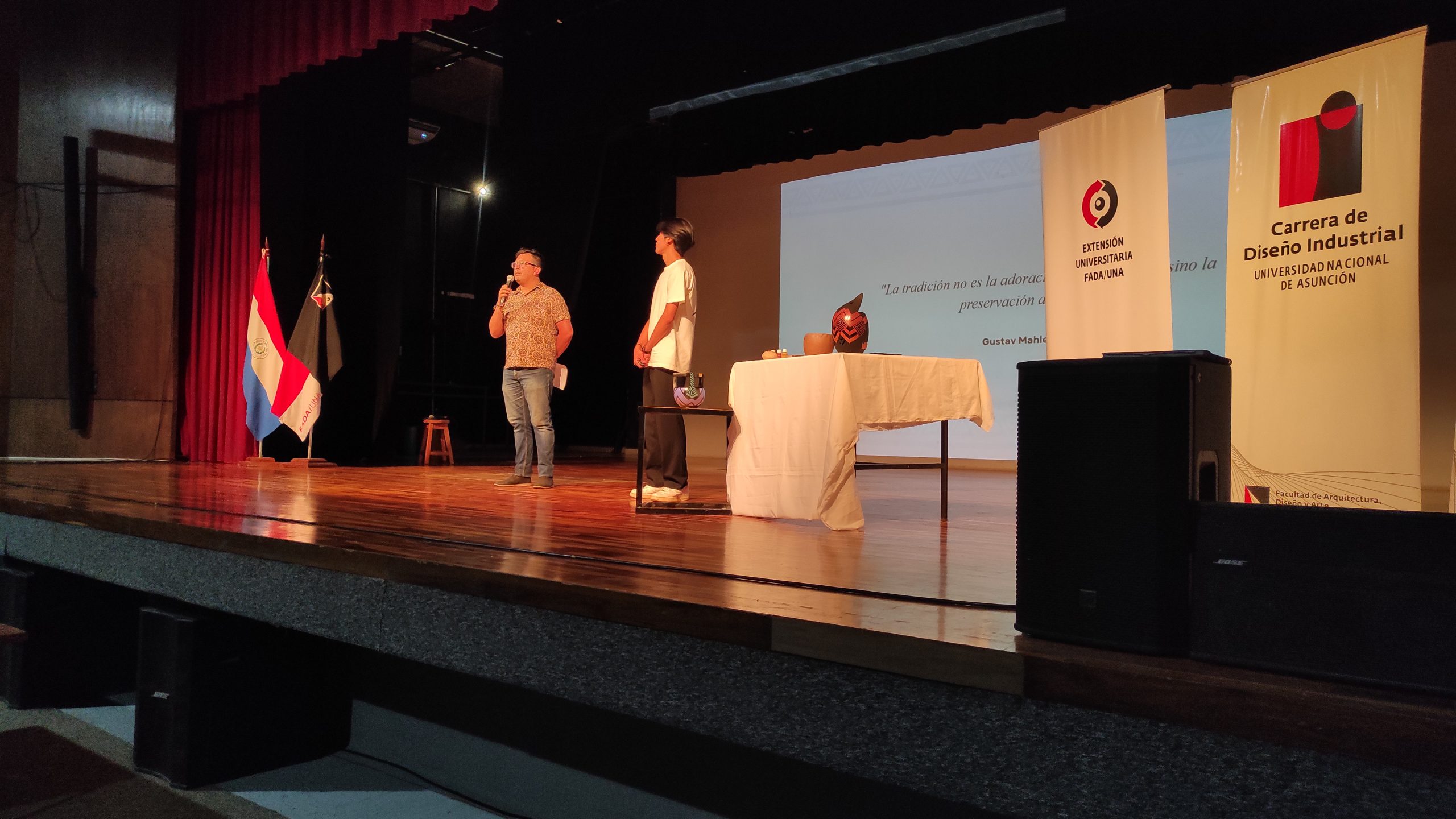 20 años de Diseño Industrial: inicia ciclo de charlas con la muestra “Seres, tierra y vida” de Ruru Sañuq